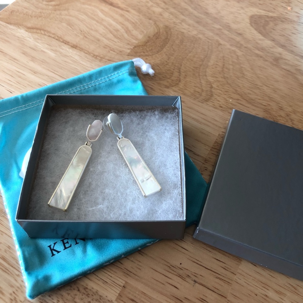 Kendra Scott drop earrings in white pearl